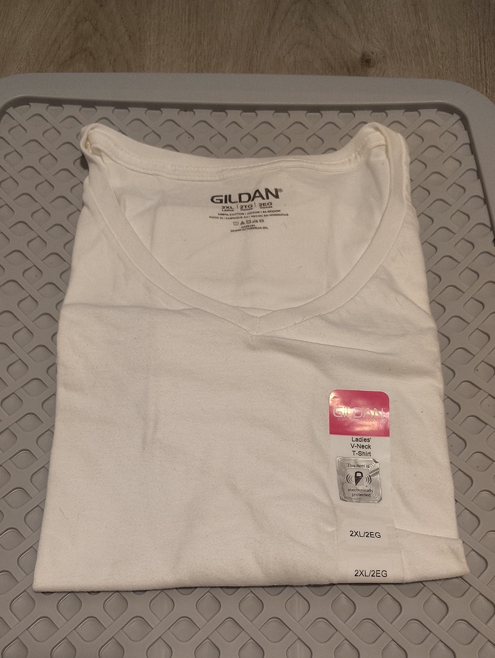 🆕Gildan Women's V-Neck T-Shirt in White Sz 2X
